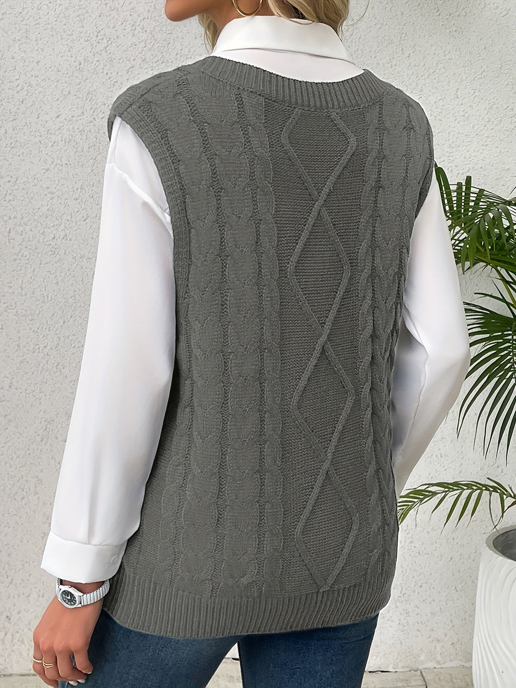 Women's Cable-Knit V-Neck Sweater Vest - Milky