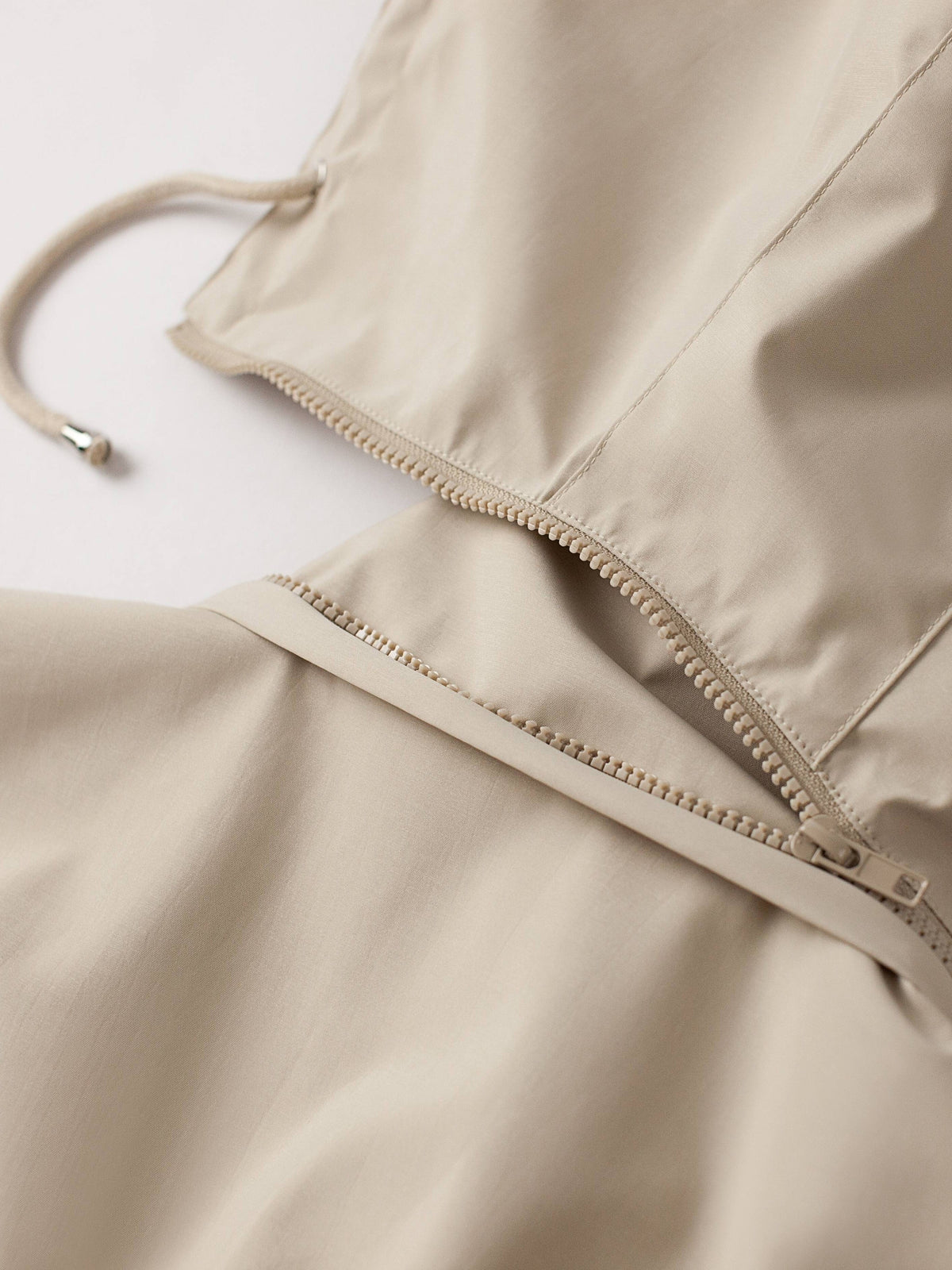 Women's Lightweight Hooded Jacket with Drawstring Waist