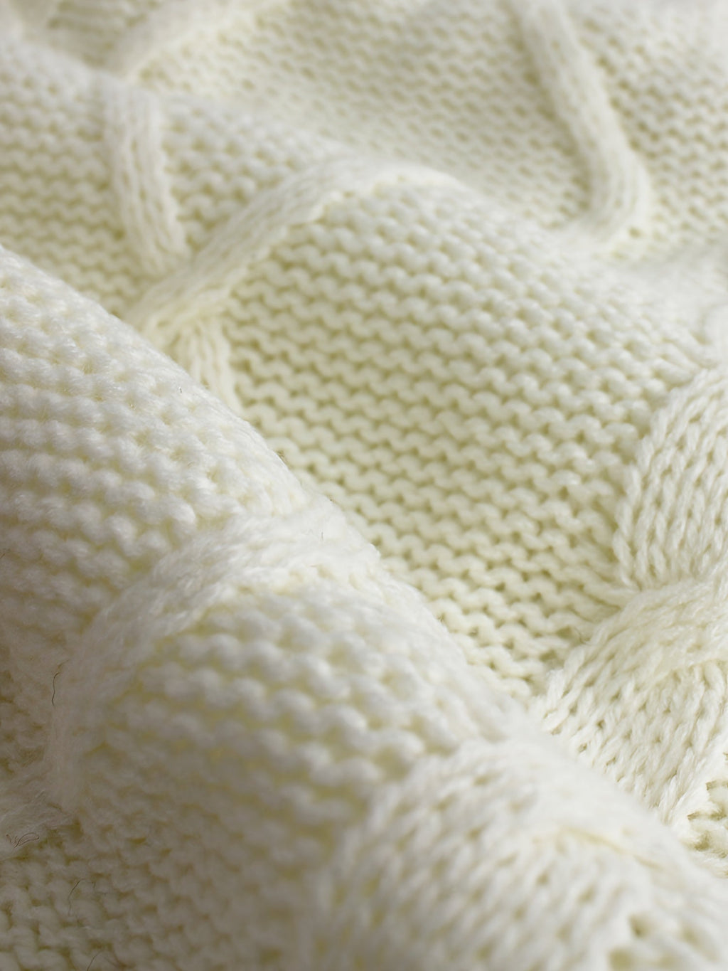 Women's Cable-Knit V-Neck Sweater Vest