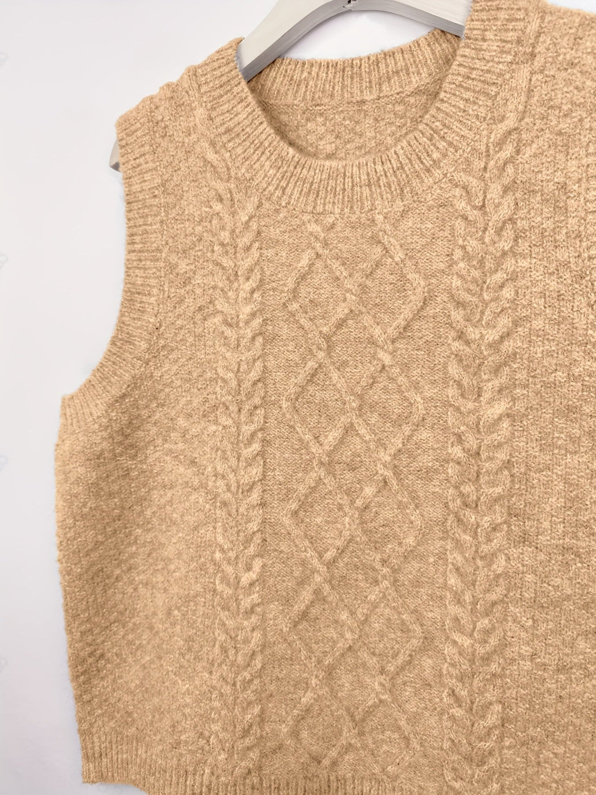 Women's Cable-Knit Round-Neck Sweater Vest - Red