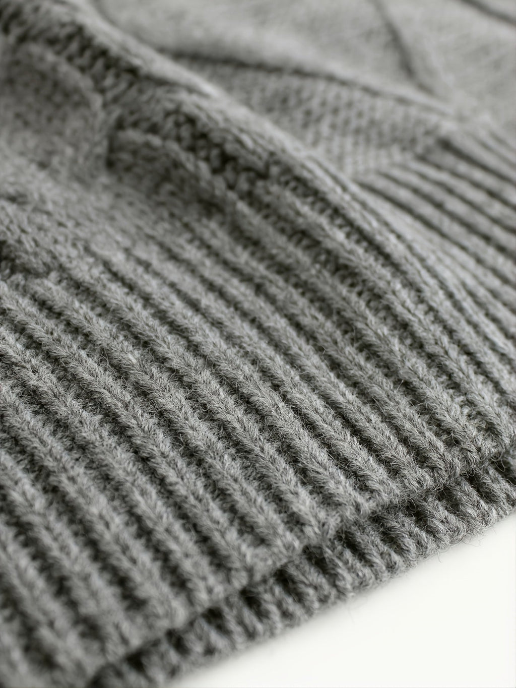 Women's Cable-Knit V-Neck Sweater Vest - Coffee Brown