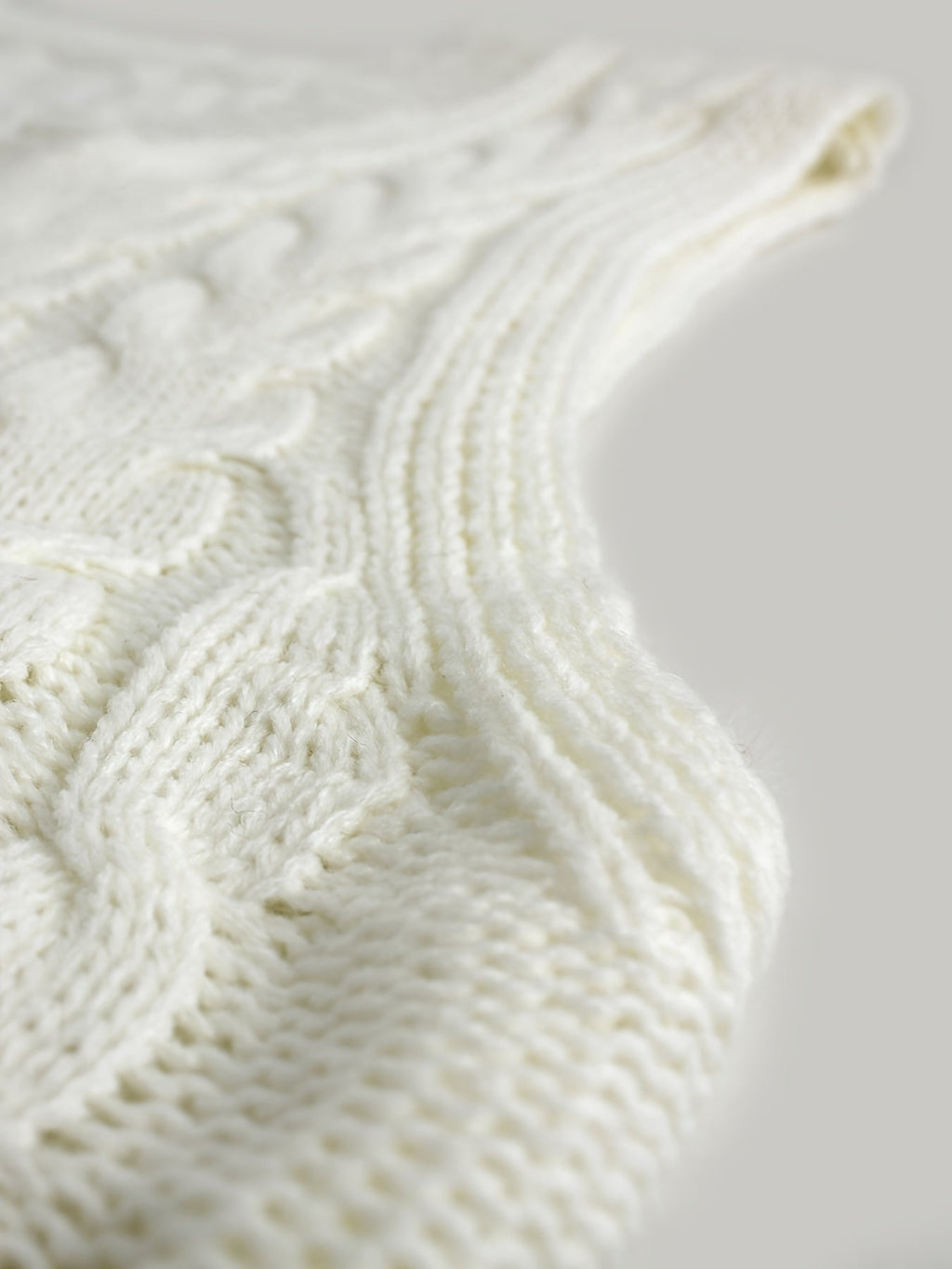 Women's Cable-Knit V-Neck Sweater Vest