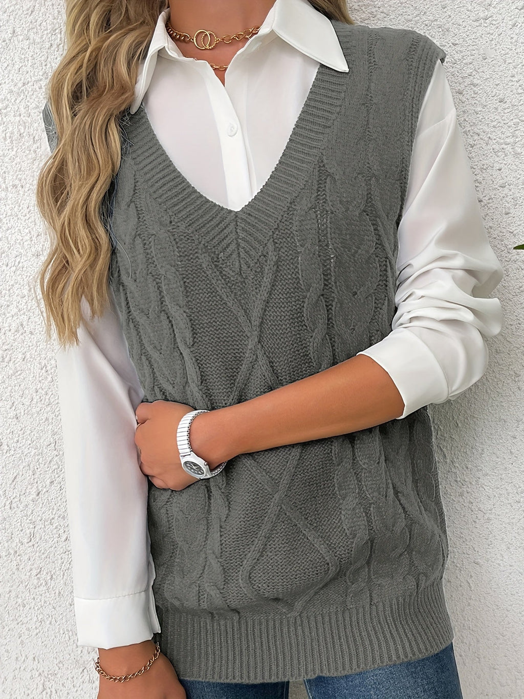 Women's Cable-Knit V-Neck Sweater Vest - Black
