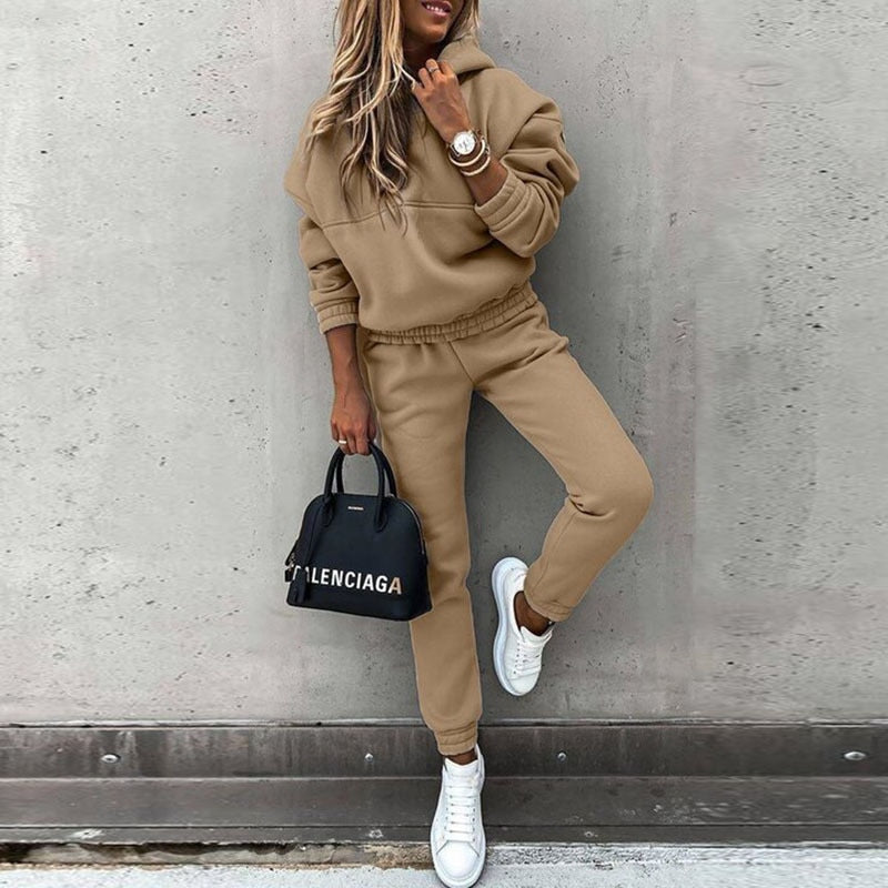 Women's Pullover Hoodie and Tapered Jogger Two Piece Set - Brown