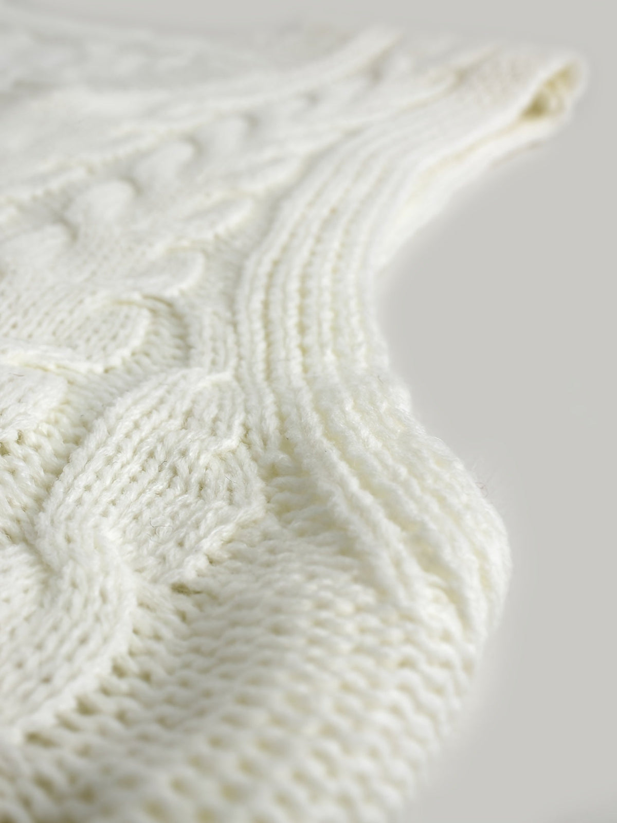 Women's Cable-Knit V-Neck Sweater Vest