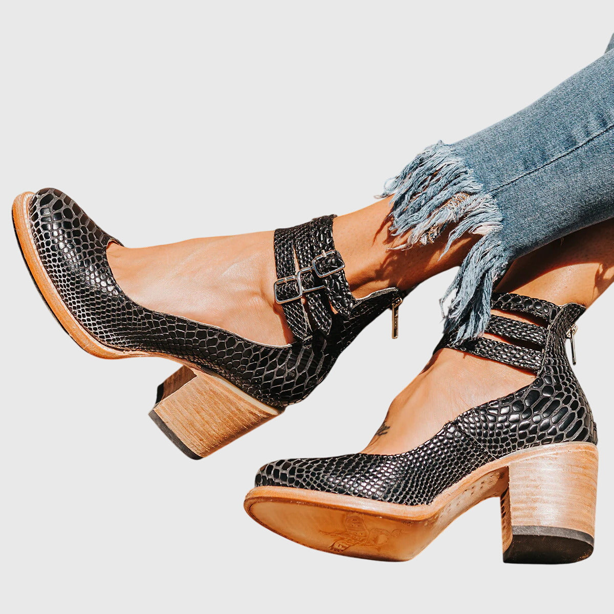 Women's Elegant Everyday Comfort Sandals - Black Snake