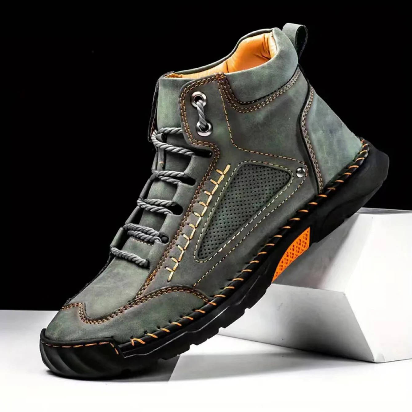Men's Hand-Stitched Lace-Up Outdoor Boots