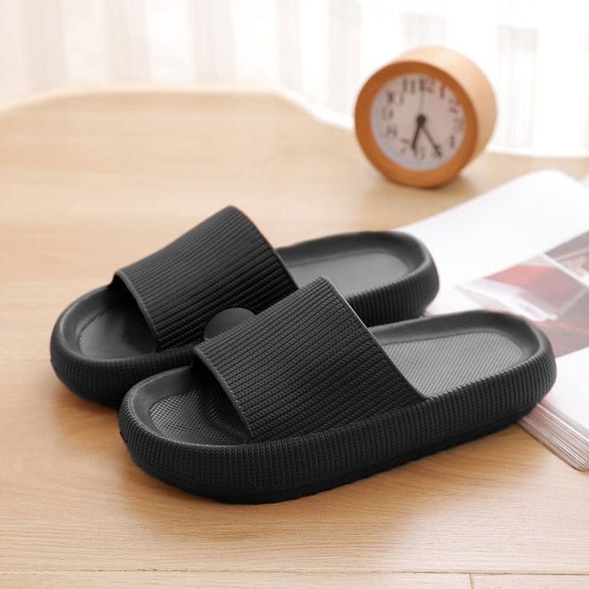 Women's Textured Strap Cushioned Slide Slippers - Black