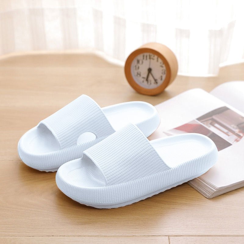 Women's Textured Strap Cushioned Slide Slippers - White