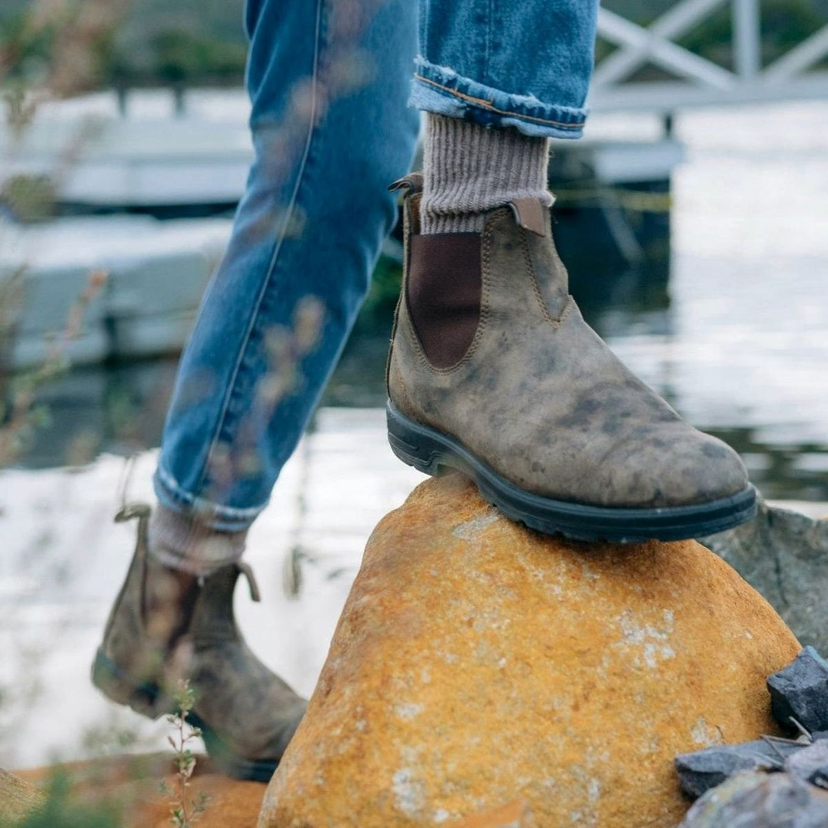 Men's Leather Pull-Tab Chelsea Boots with Elastic Gussets