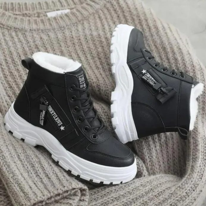 Women's Sherpa Lined Lace-Up Chunky Sole Winter Ankle Boots - Black