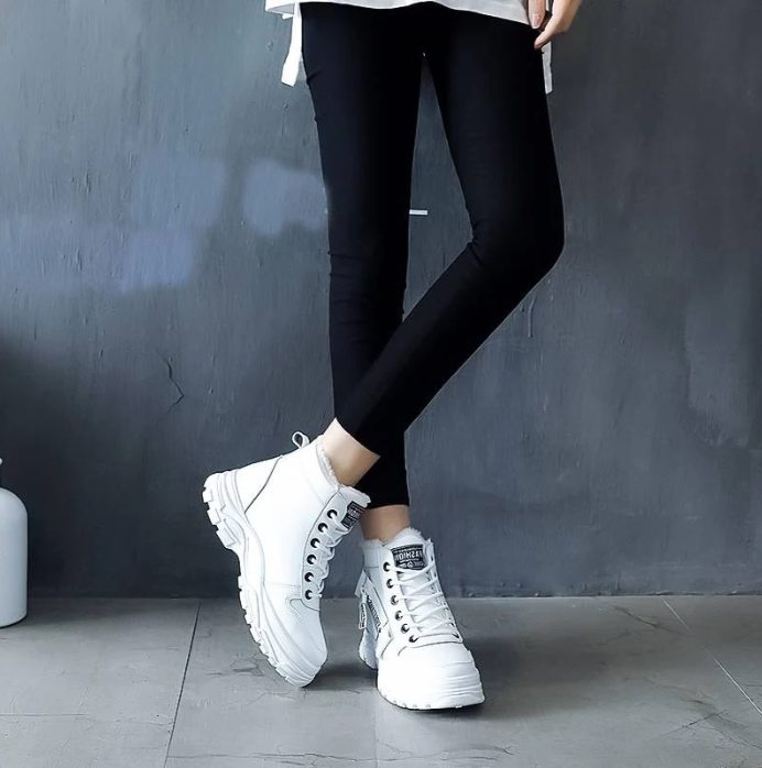 Women's Sherpa Lined Lace-Up Chunky Sole Winter Ankle Boots