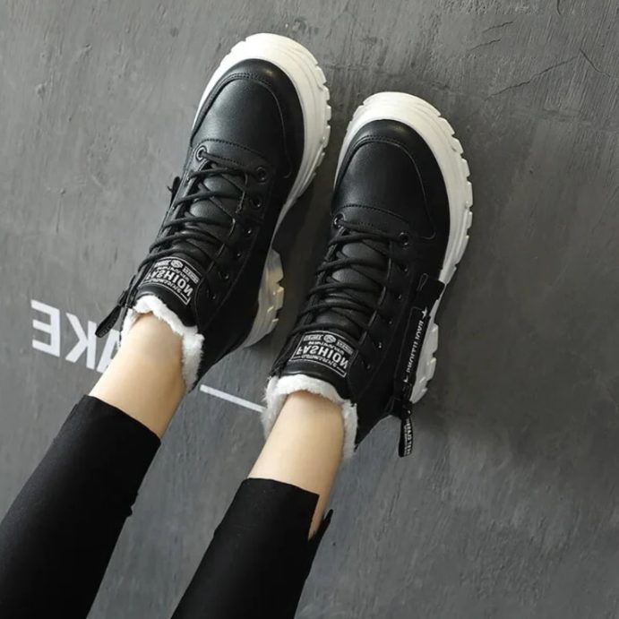 Women's Sherpa Lined Lace-Up Chunky Sole Winter Ankle Boots