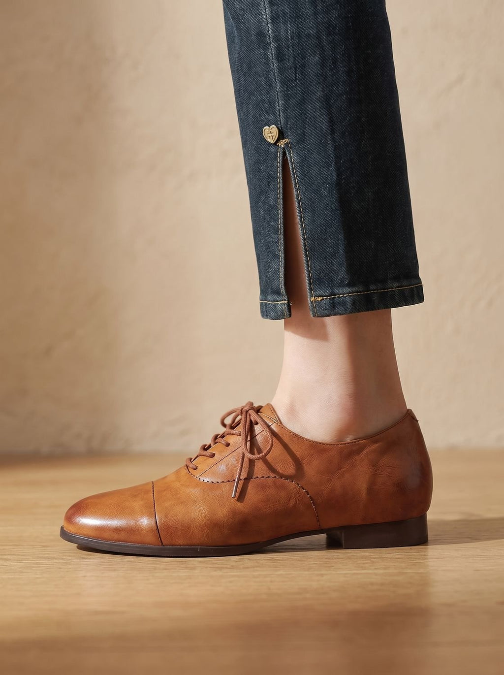 Women's Leather Cap Toe Lace-Up Oxford Flats - Caramel