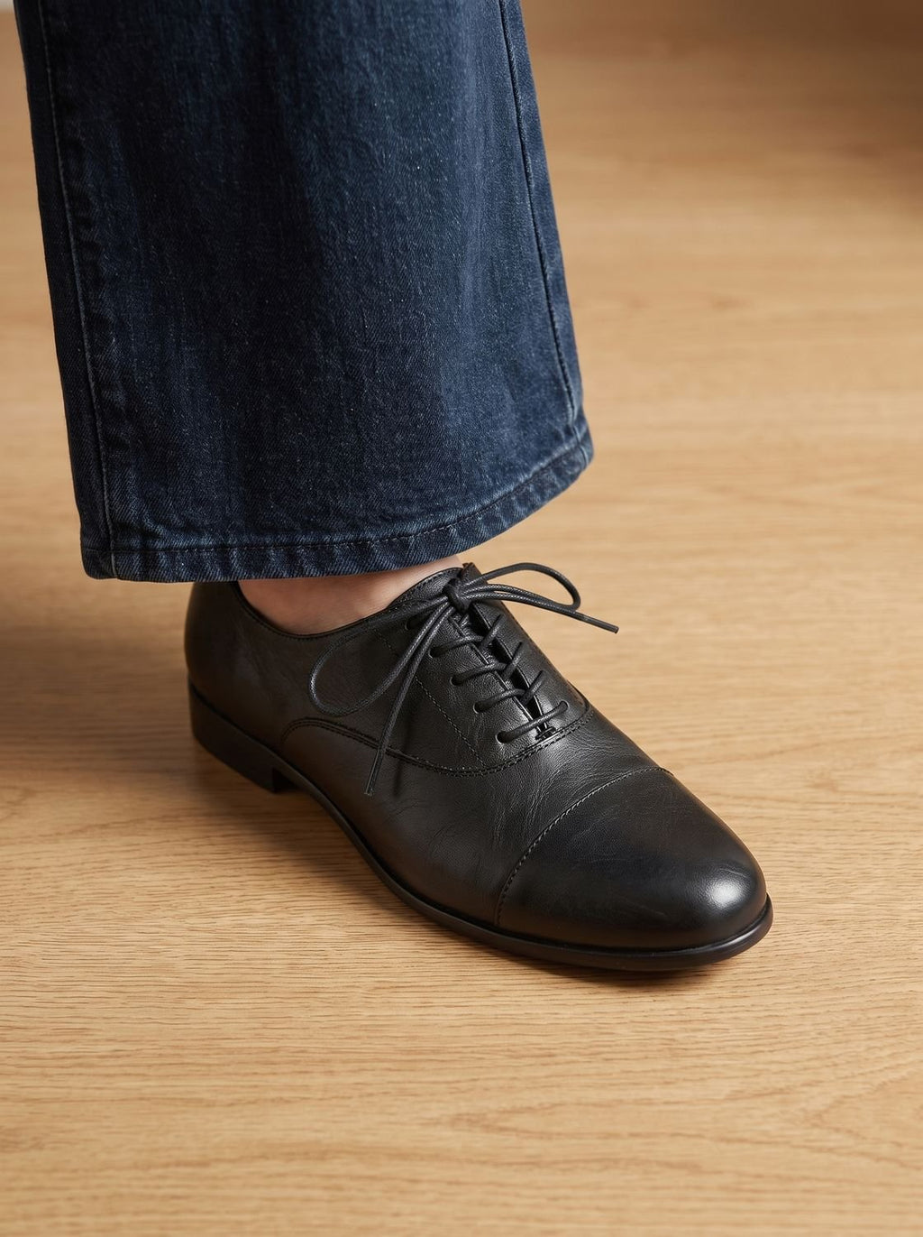Women's Leather Cap Toe Lace-Up Oxford Flats