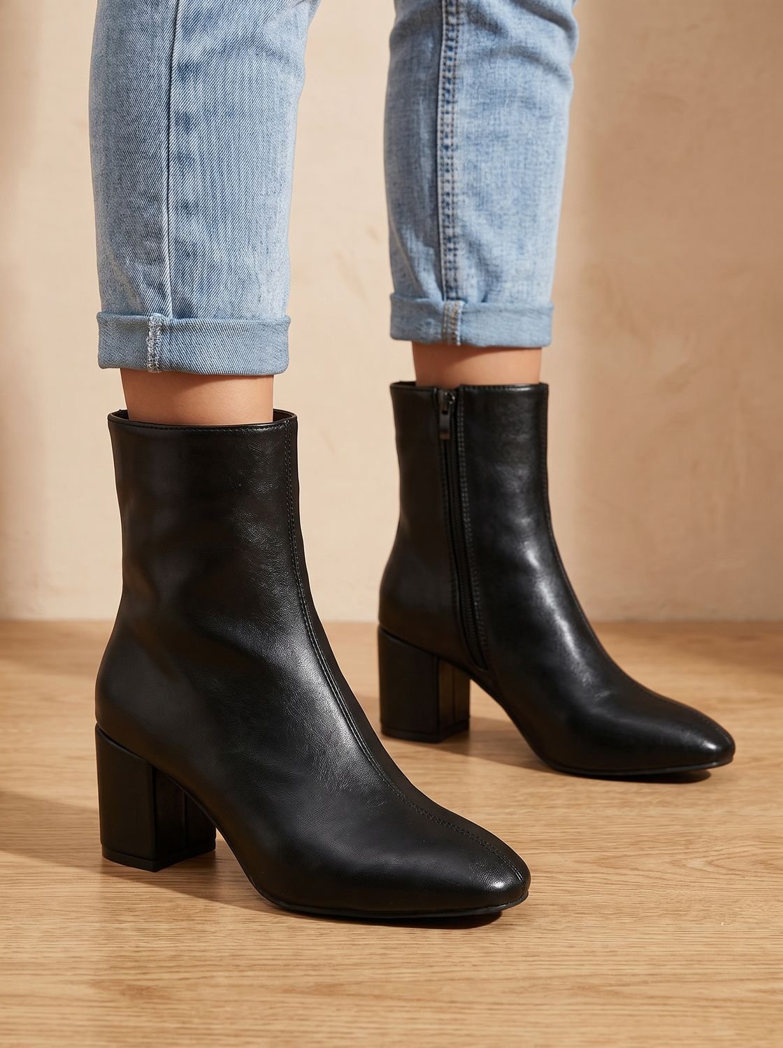 Women's Pointed Toe Chunky Block Heel Ankle Boots - Black