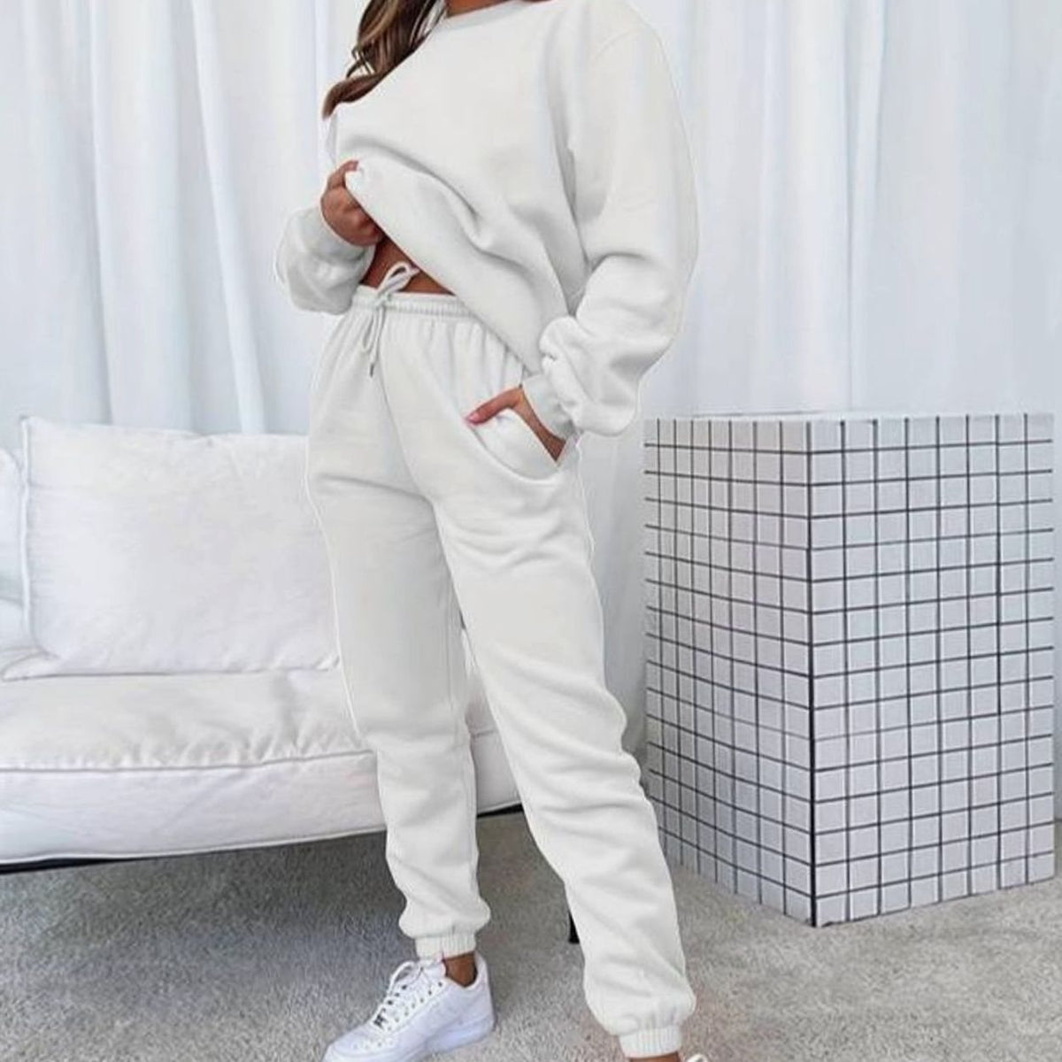 Women's Relaxed Crewneck Sweatshirt and Jogger Set - Pink