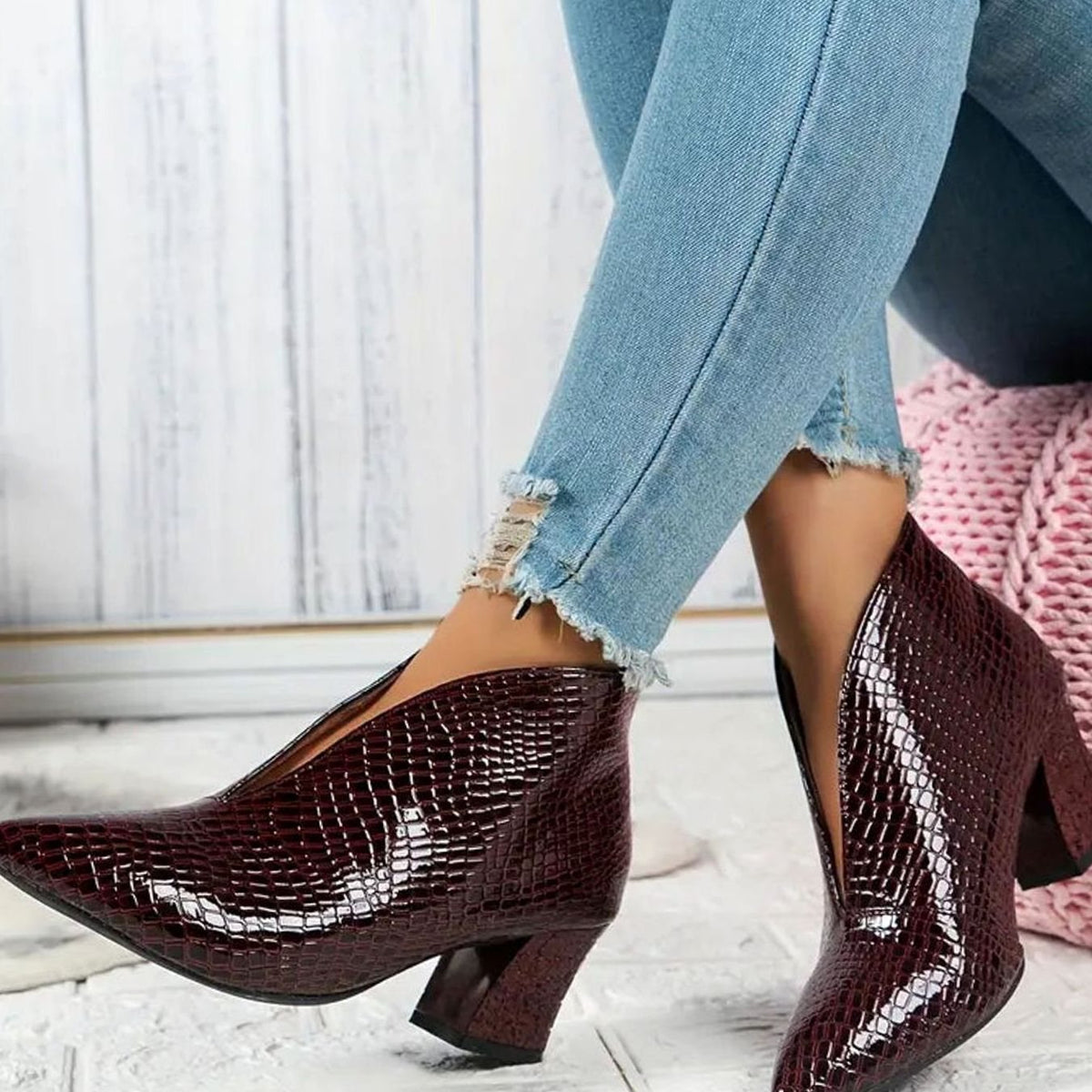 Women's Reptile Textured V-Cut Ankle Boots - Black