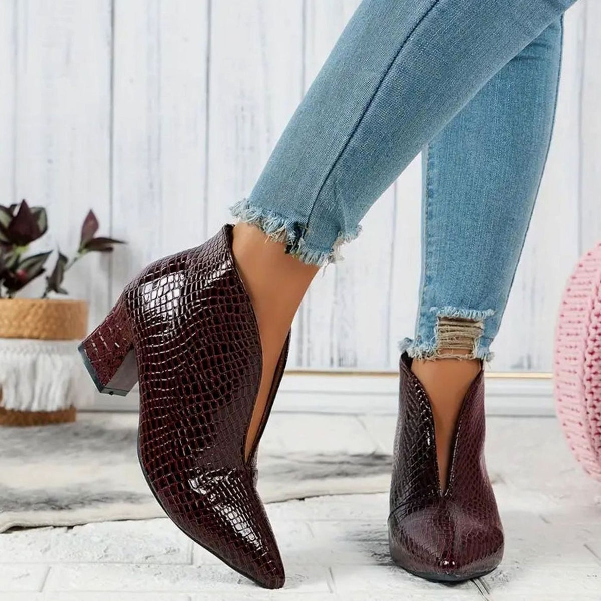 Women's Reptile Textured V-Cut Ankle Boots - Royal Blue